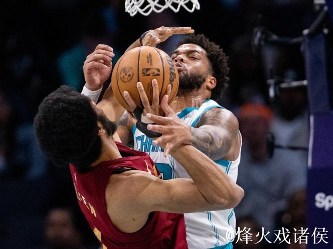 紧咬比分!克尼普尔送出个人第8记助攻,布里奇斯上反篮命中